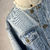 JAQUETA JEANS SEM GOLA - Compritchas Brechó