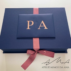 Caixa Paola e André - 35 x 25 x 7 - Azul Porto Seguro na internet