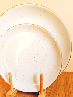 Prato Raso Shine Off White Com Brilhos e Borda Dourada - Mais Vida e Decor