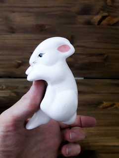 Enfeite Decoração de Páscoa Coelhinho Agarradinho de Pendurar - Mais Vida e Decor