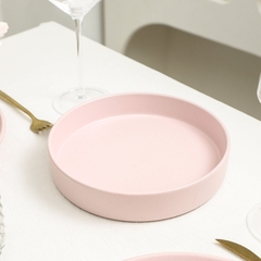 Travessa Redonda Rosa Sofisticate em Cerâmica Fosca - Mais Vida e Decor