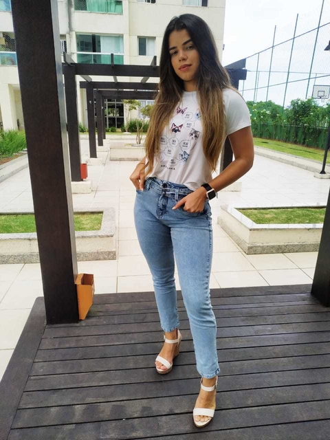 Calça Jeans com cinto - Flor do Caribe