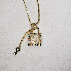 Candado rainbow con inicial - tienda en línea