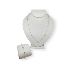 Conjunto cadena y pulsera de perlas