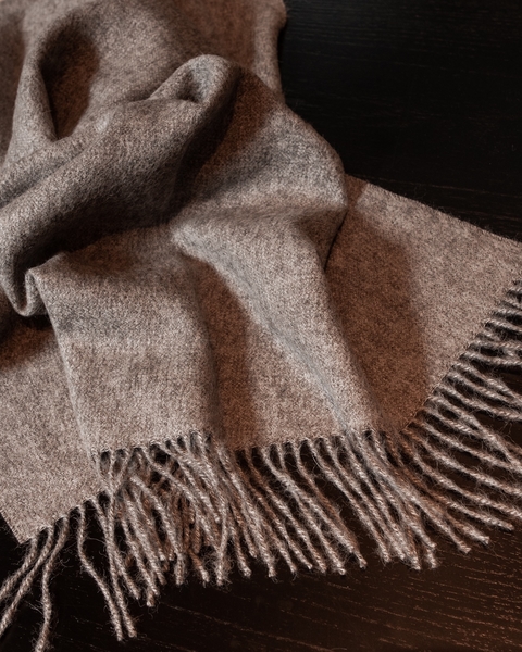 Manta en baby alpaca gris pur