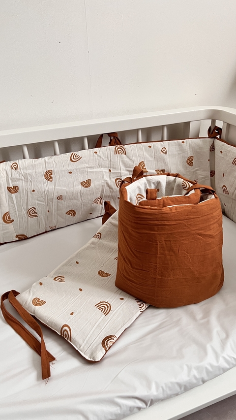 CHICHONERA REVERSIBLE CUNA FUNCIONAL BLANCA ARCOIRIS CANELA COMBINADO CON CANELA