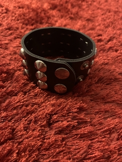 Bracelete Cone na internet