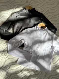 CAMPERA CON RECORTES Y ORIFICIO PULGAR *MICROFIBRA SOFT* - CITTÀ