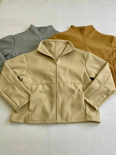 CAMPERA CON BOLSILLOS *PAÑO LISO* en internet