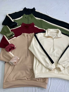 BUZO CON CIERRE LINEAS LATERALES *JERSEY PLUSH INTERNO*