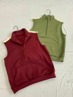 CHALECO CON CIERRE LINEAS LATERALES *JERSEY PLUSH INTERNO*
