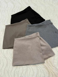SKORT BOTON *PAÑO TWILL SPAN*