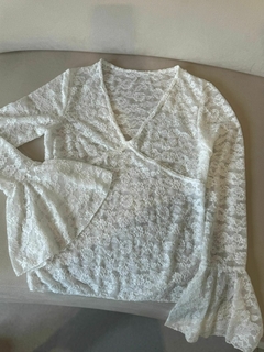 BLUSA MANGA ACAMPANADA *ENCAJE*