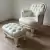 (CFC) Sillón con apoyapies, de cuero de Fontenla. / 60x40x34