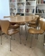 (DV) Juego de mesa y sillas Jacobsen / 179 x 85 x 73,5 / 46,5 x 51 x 75,5