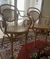 (DV) 2 sillas Thonet con apoya brazos / 55 x 56 x 46/89