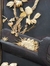 (MG) Biombo oriental Circa 1890 madera maciza tallada con relieve en hueso, con ruedas / 180 x 210 alto - comprar online