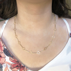 Colar Com Corrente Detalhada Com Flor Vazada Folheado Em Ouro 18k - loja online