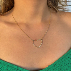 Imagem do Colar Curto Com Coração Liso Vasado Folheado Em Ouro 18k
