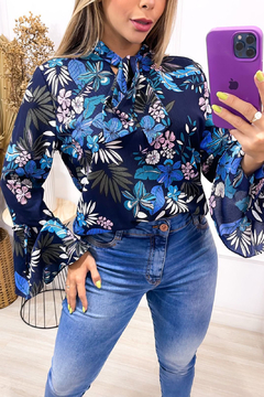 Blusa Crepe Manga Longa Detalhe Amarrar na internet