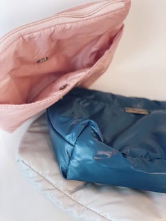 Necessaire com bolso externo Capezio - loja online
