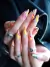 Unhas postiças decoradas listras preto, laranja e verde