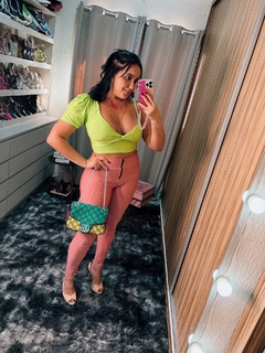 Calça Lipo Rose na internet