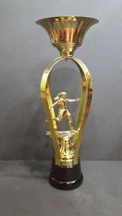 Trofeo metálico c/fig.plás. fútbol femenino alto - Copa Crown