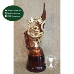 Trofeo metálico c/ figura automovilismo casco plás. BM - Envolvente -