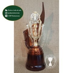 Trofeo metálico c/ figura 4° puesto standard plás. BM - Envolvente -