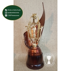 Trofeo metálico c/ figura 1° puesto standard plás. BM - Envolvente -