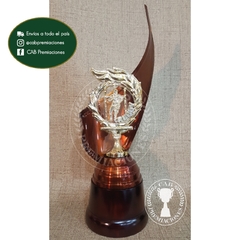 Trofeo metálico c/ figura rugby laurel plás. BM - Envolvente -