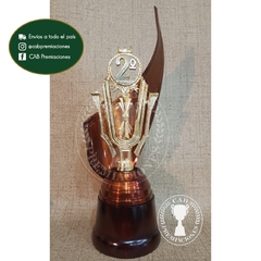 Trofeo metálico c/ figura 2° puesto standard plás. BM - Envolvente -