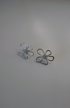 Maxi Flower Studs en internet