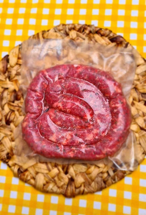 Linguiça temperada com alho e ervas