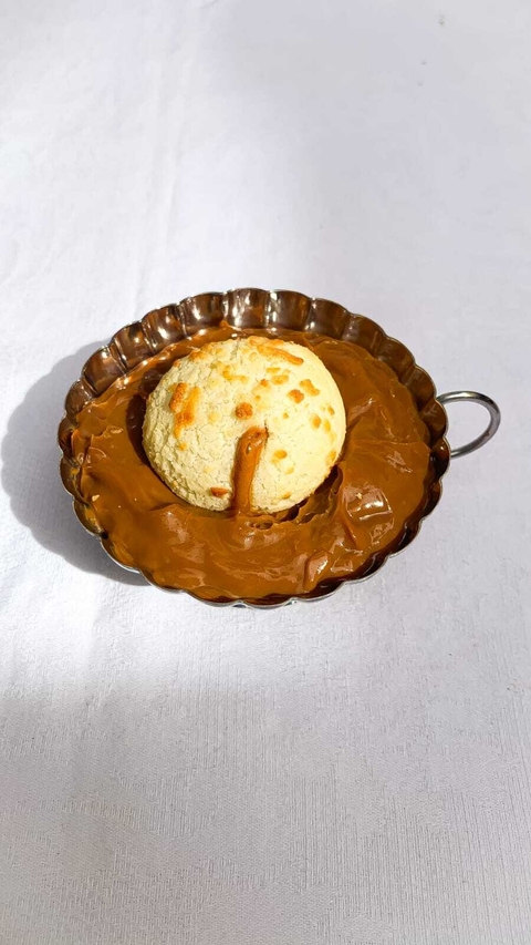 Pão de queijo coquetel recheado doce de leite