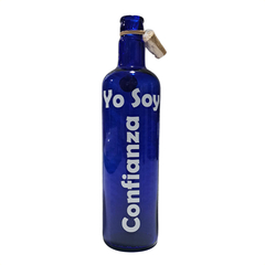 Botella de vidrio azul con sticker - "Yo soy"