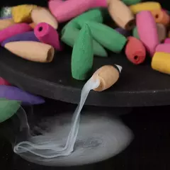 Imagen de Conitos Aromaticos Tipo Sahumerios Para Cascada De Humo X 300u