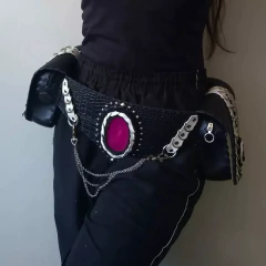 Cartucheira Ísis na internet