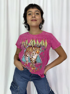 Remera Def Leppard (Rosa)