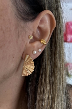 Brinco leque banhado em ouro 18K - comprar online