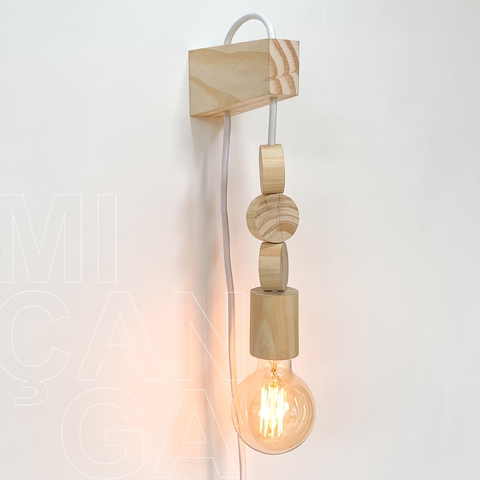 Luminária de madeira para parede com fio branco, graveto design