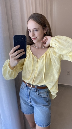 Blusa bata em algodão bordado