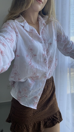 Camisa 100% algodão branca com bordados na internet