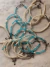 Pulsera cristales celeste y flores en internet