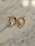 Aros Flor de Acero Dorado con Dije de Vidrio - comprar online