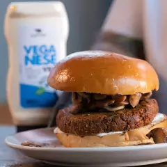 Maionese Vegana Veganese Junior Molho Lanches Pouch 1,1Kg - comprar online