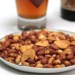 Amendoalho Amendoim Torrado com Lâminas de Alho Pacote 500g - comprar online
