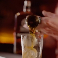 Licor Jagermeister Manifest 500ml Aperitivo Ervas Alemanha - Newness Atacado