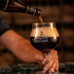 Cerveja Straffe Hendrik Quadrupel Belga Escura Garrafa 330ml - Newness Atacado
